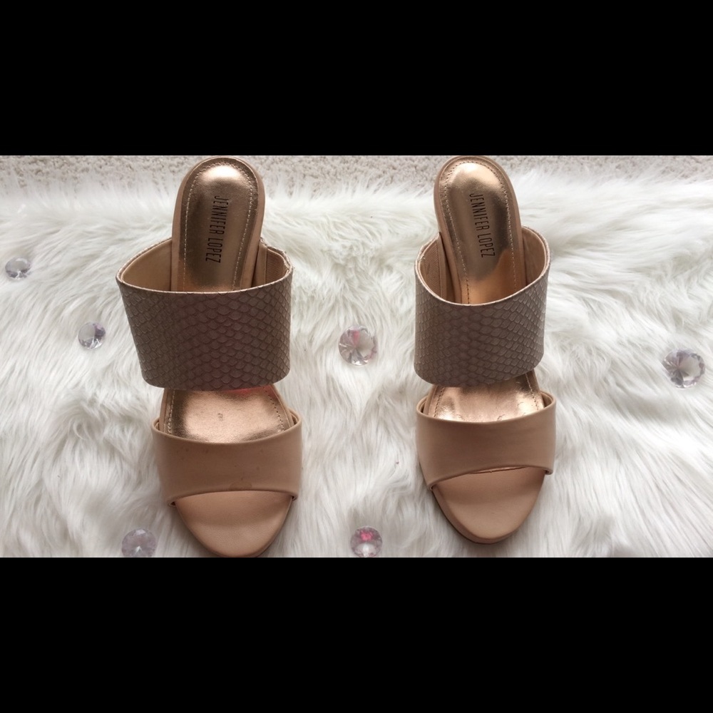 👡 Jennifer Lopez's Open Toe Mule Heels 👡